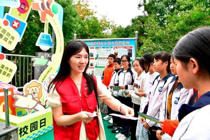 貴陽(yáng)市觀山湖區(qū)開(kāi)展“網(wǎng)絡(luò)安全進(jìn)校園”活動(dòng) 筑牢青少年數(shù)字安全防線(xiàn)