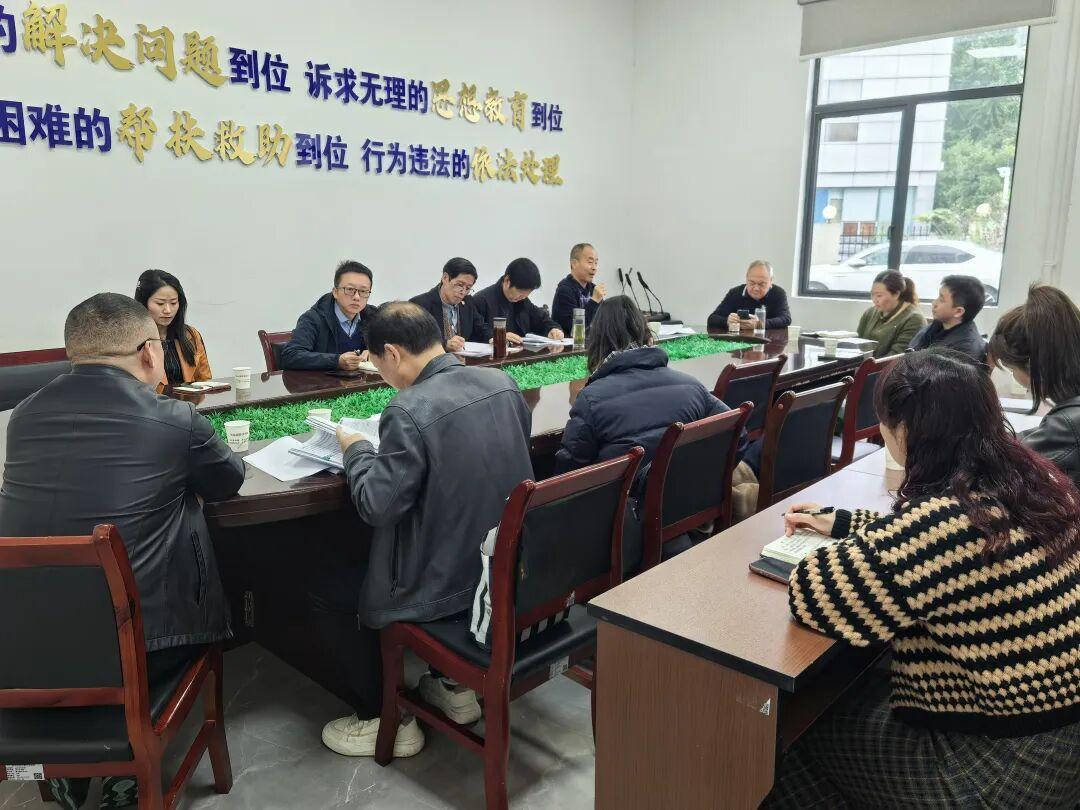 從軍營(yíng)到社區(qū) 貴陽(yáng)觀山湖“法律老兵”用法治續(xù)寫(xiě)擔(dān)當(dāng)